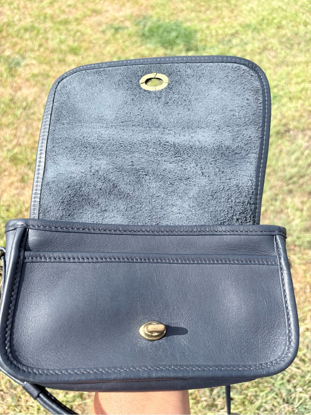Coach 2012 shoulder purse - Picture 8 of 12